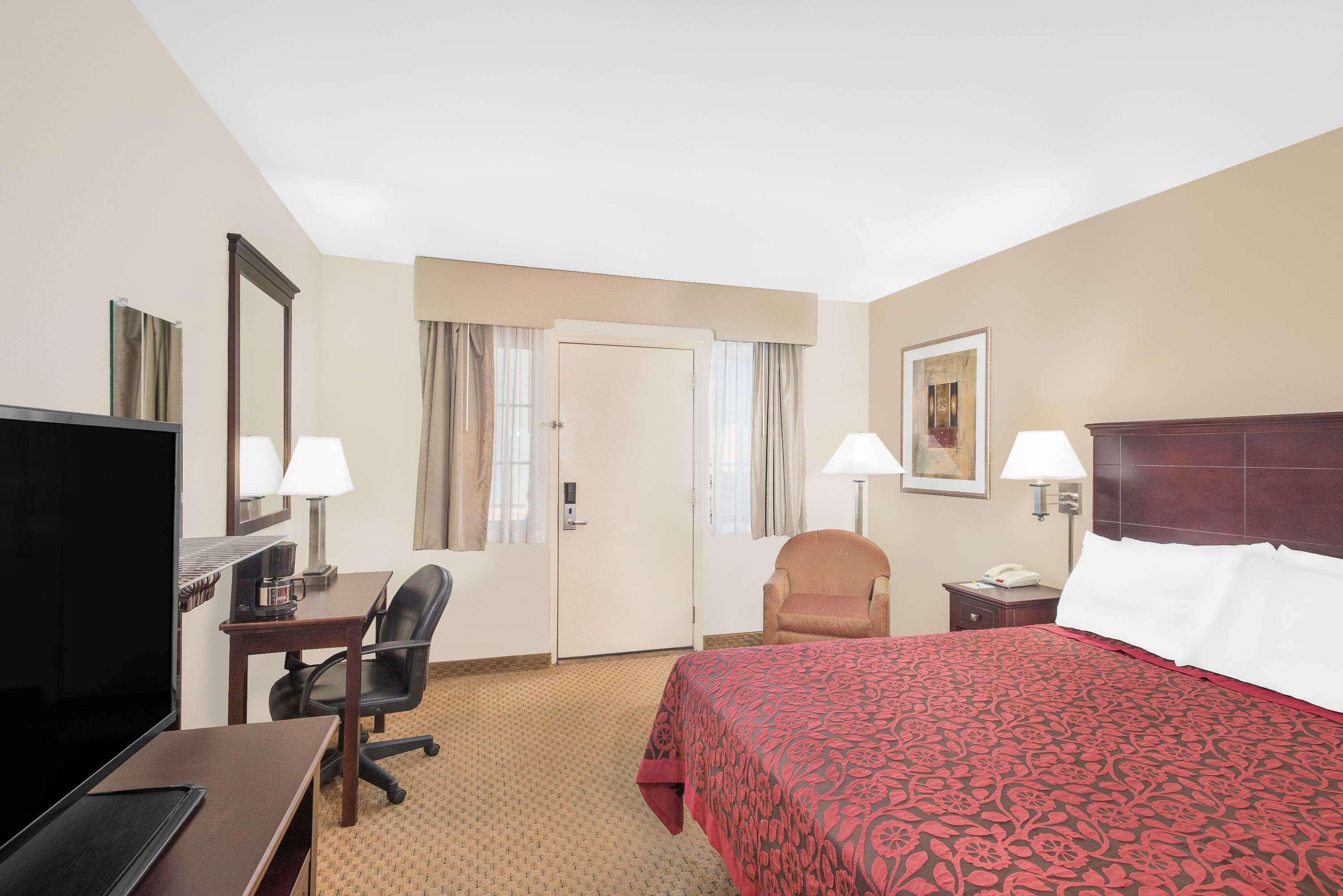 Days Inn By Wyndham Springfield/Phil.Intl Airport Екстер'єр фото