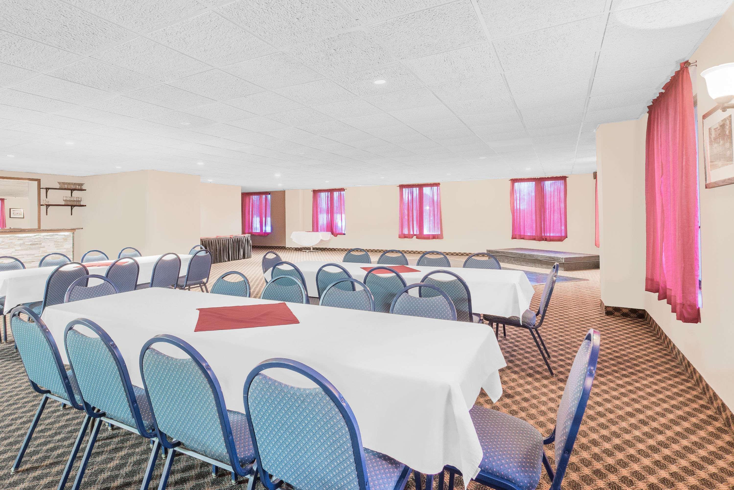 Days Inn By Wyndham Springfield/Phil.Intl Airport Екстер'єр фото