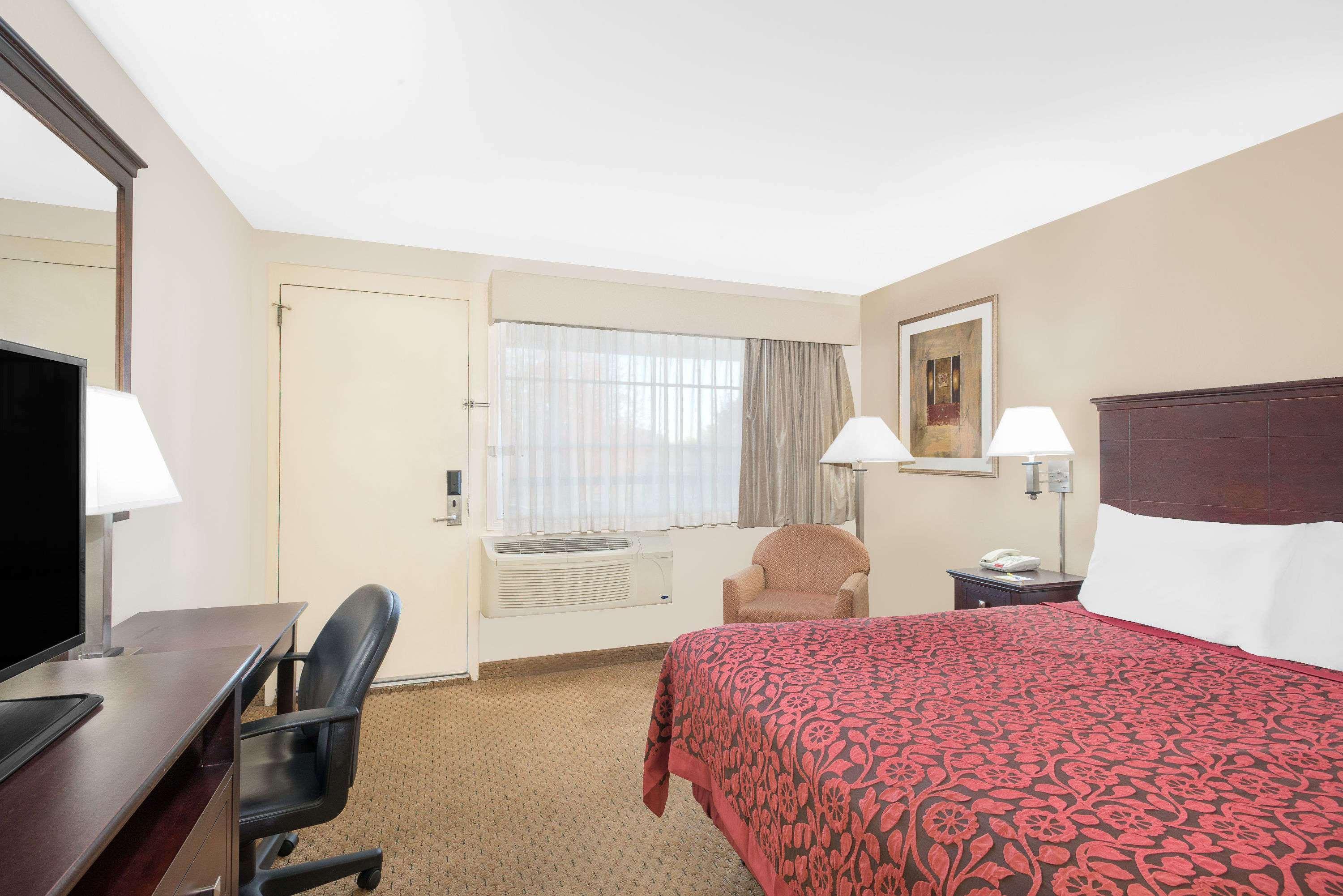 Days Inn By Wyndham Springfield/Phil.Intl Airport Екстер'єр фото