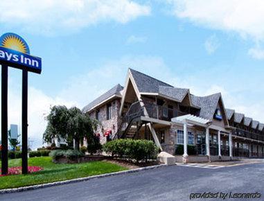 Days Inn By Wyndham Springfield/Phil.Intl Airport Екстер'єр фото